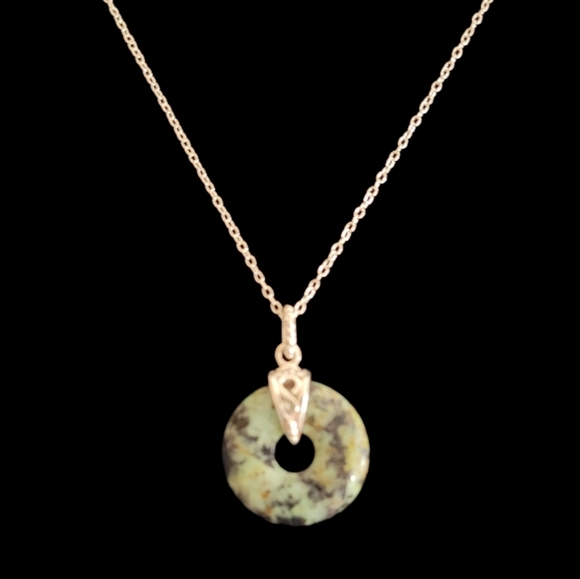 Green Agate Disc Filigree Clasp Sterling Silver Necklace